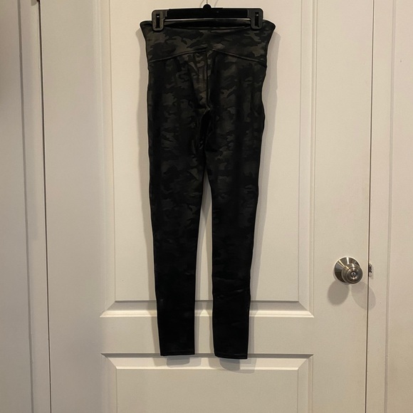 Spanx Faux Leather Camo Leggings - Picture 7 of 8
